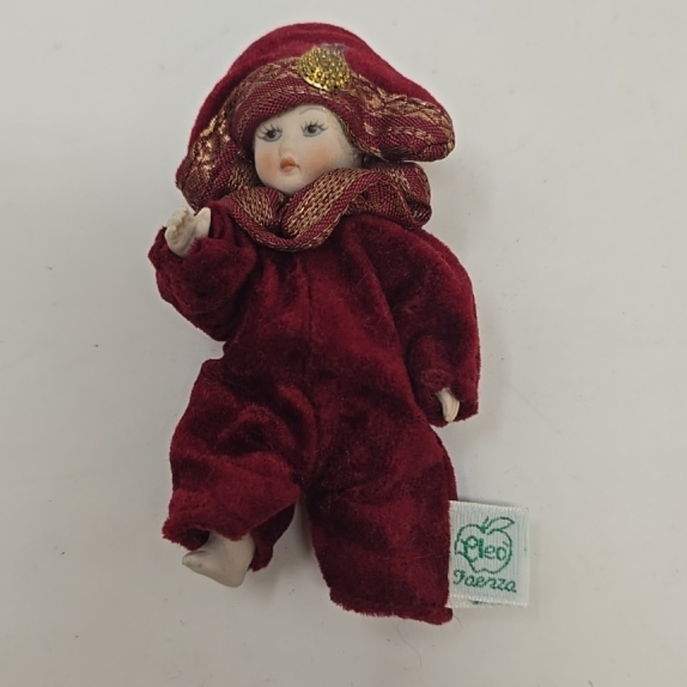 Cleo Faenza small italian porcelain doll collectible hand painted velvet clothes - Picture 3 of 7